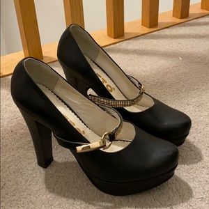 Black leather pumps